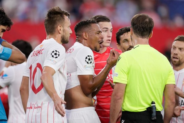 Ten Sevilla players survived 1-1 against Salzburg